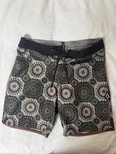 VOLCOM MENS BOARDSHORTS 19" / 34 SIZE - EXCELLENT CONDITION - RARE
