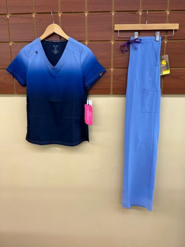 NEW Ceil Blue Print Scrubs Set With Koi XS Top & Carhartt XS Tall Pants NWT - Foto 1 di 1