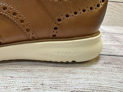 Cole Haan Men display picture 3