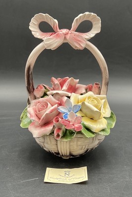 Capodimonte zauberhafte Porzellan Figur Blume Blümchen Rosen im Körbchen