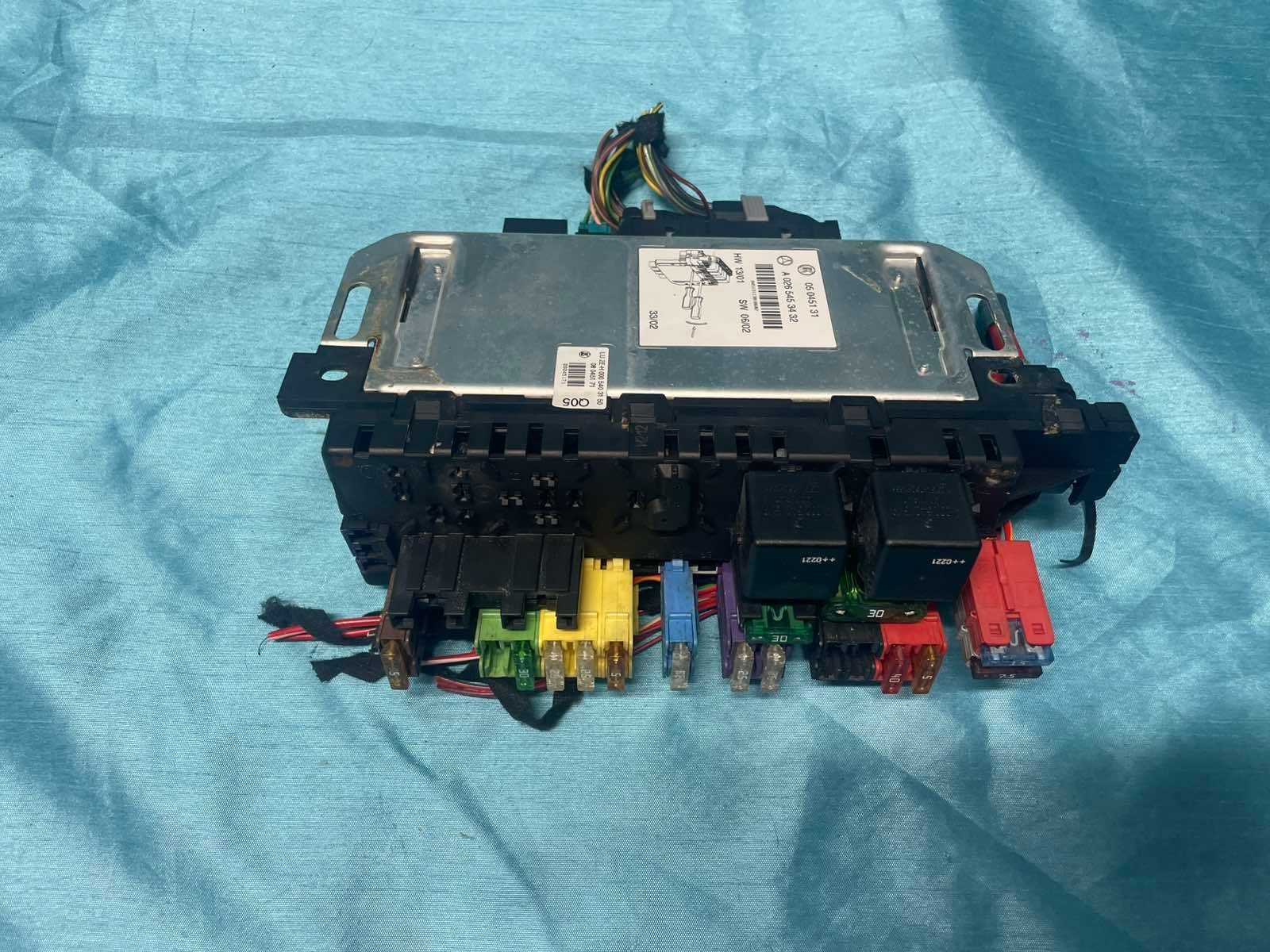 03-12 Mercedes SL550 SL500 SL55 AMG Rear SAM Fuse Box Relay Module OEM ;A7.822