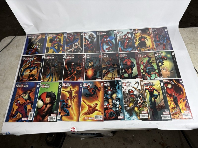 Lot 24 Ultimate Spiderman Comic Books Marvel Carnage Issues 49-61, 63-73