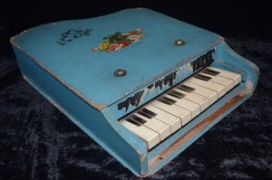 As new ! chromatic Toy piano Opéra made in france with box similar to Michelsonne see video | Hungary