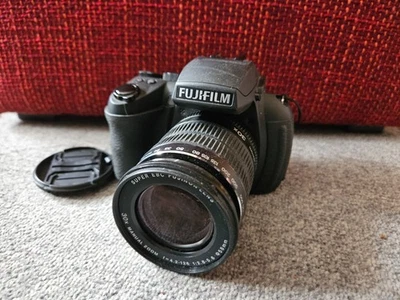 Fujifilm FinePix HS30EXR 16.0MP Digitalkamera, schwarz - Bild 1 von 4