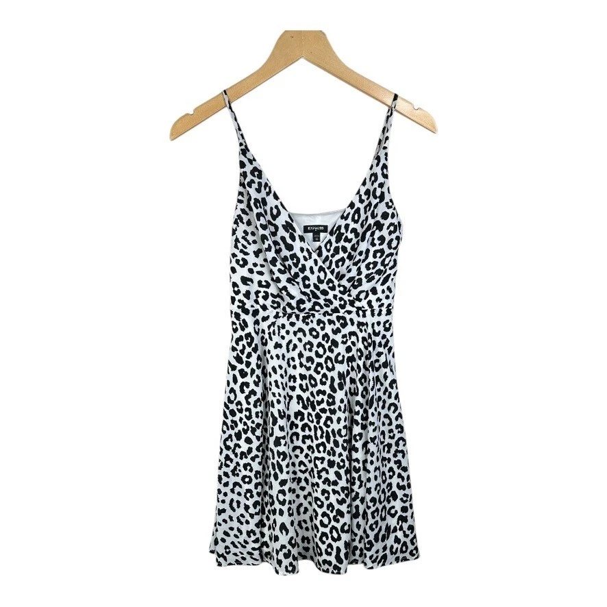 how should a dress shirt fit around the neck DONNA RICCO Women's V-Neck Sleeveless Fit & Flare Dress