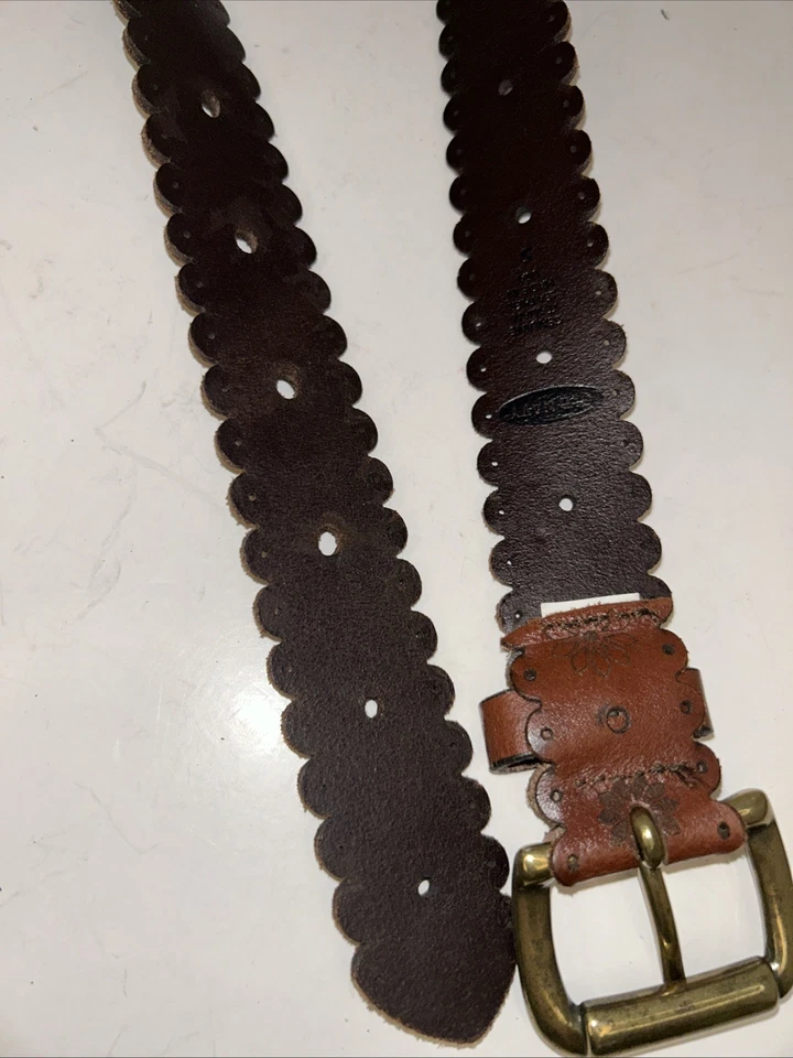 Old Navy Floral Perforated Brown Italian Leather Belt Adjustable Women's Sz.S - Image 4 of 4