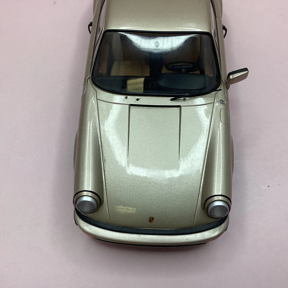 Solido 1:18 Porsche 911(930) Gold Diecast Model Car (8D) MO#8760 - Image 4 of 4