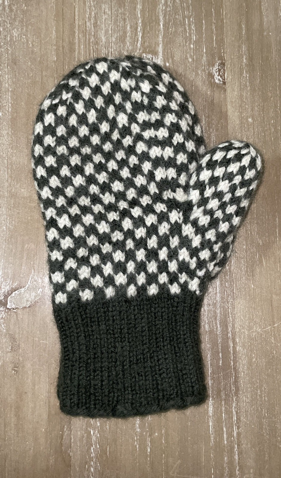 Green & White Houndstooth Pattern Cuff Hand-Knit … - image 4