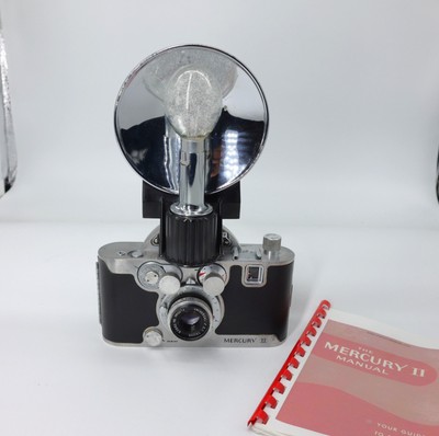 Universal Mercury II Modell CX mit Universal Tricor 35mm. f2,7 mit Blitz