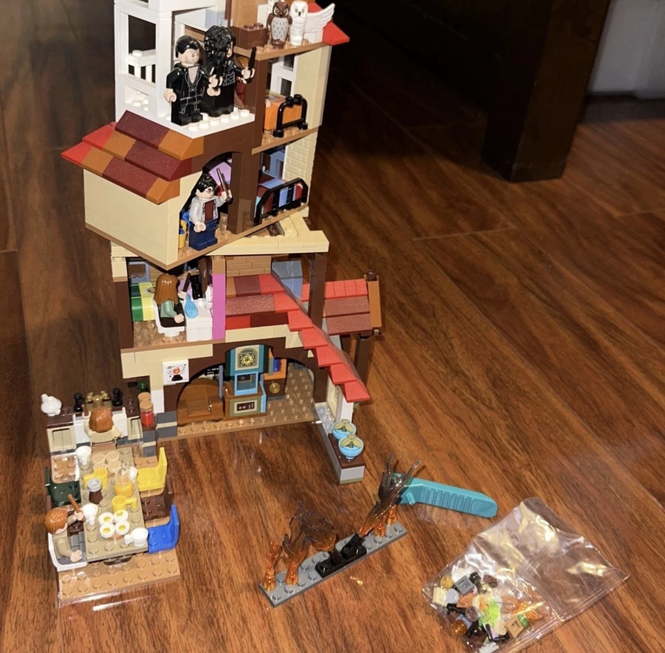 LEGO Harry Potter Attack on The Burrow 75980 Building Kit - Image 2 of 4