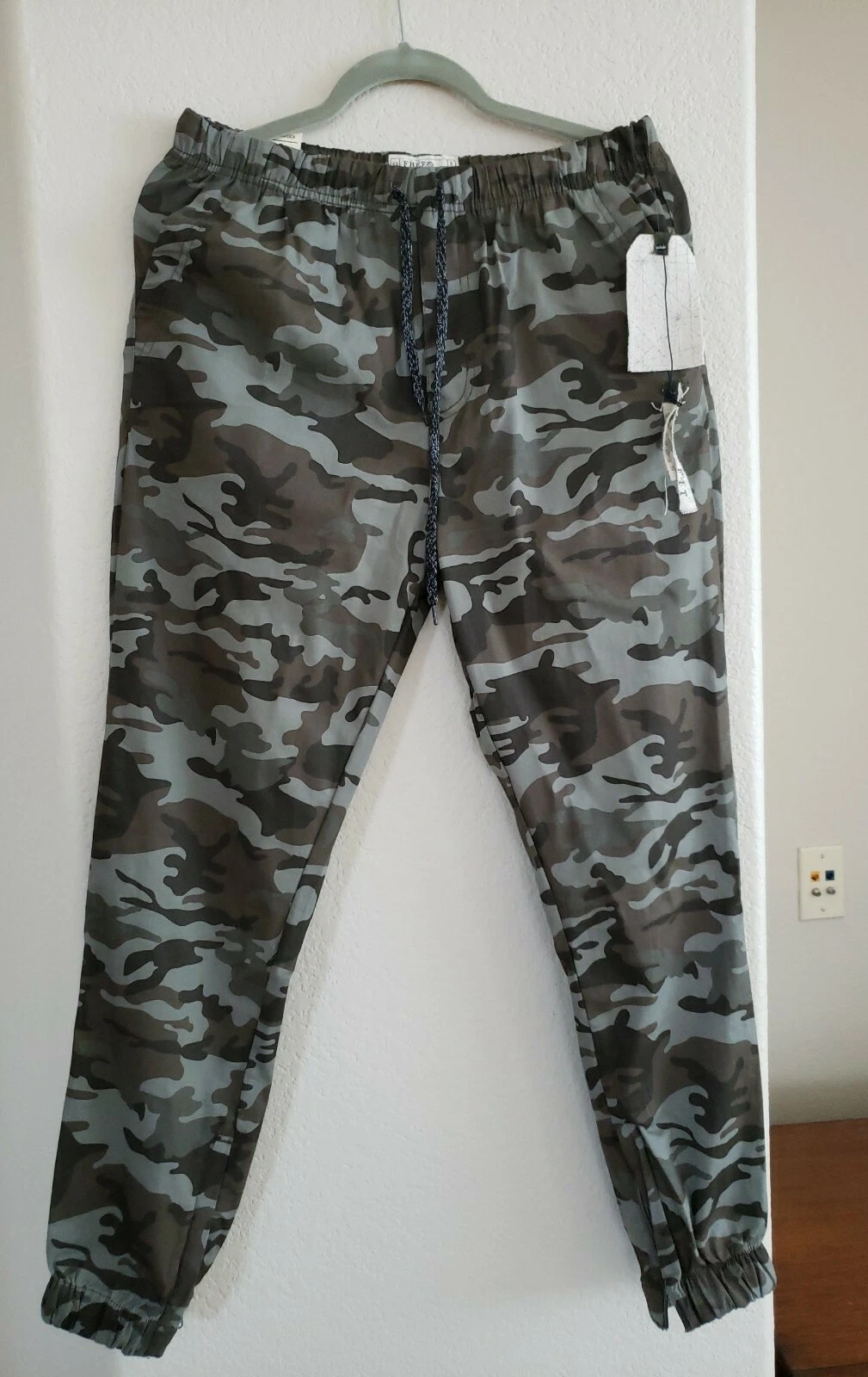 Free Planet Men’s Stretch Slim Camo Drawstring Joggers Size M