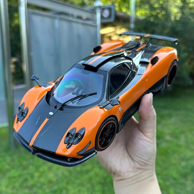 Almost real 1/18 Pagani Zonda Cinque Coupe 2009 Orange/Green