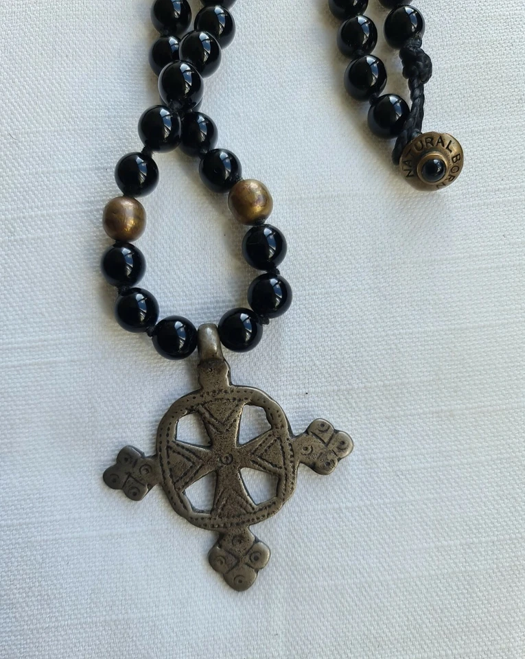 NATURAL BORN BY ALFRED BOHEMIAN BLACK ONYX BEADED NECKLACE. UNISEX. - Image 3 of 4