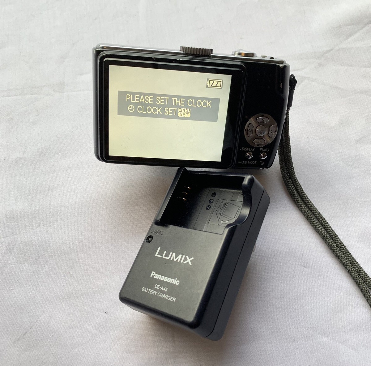 Panasonic LUMIX DMC-TZ3 デジタルカメラ 専用充電器付き