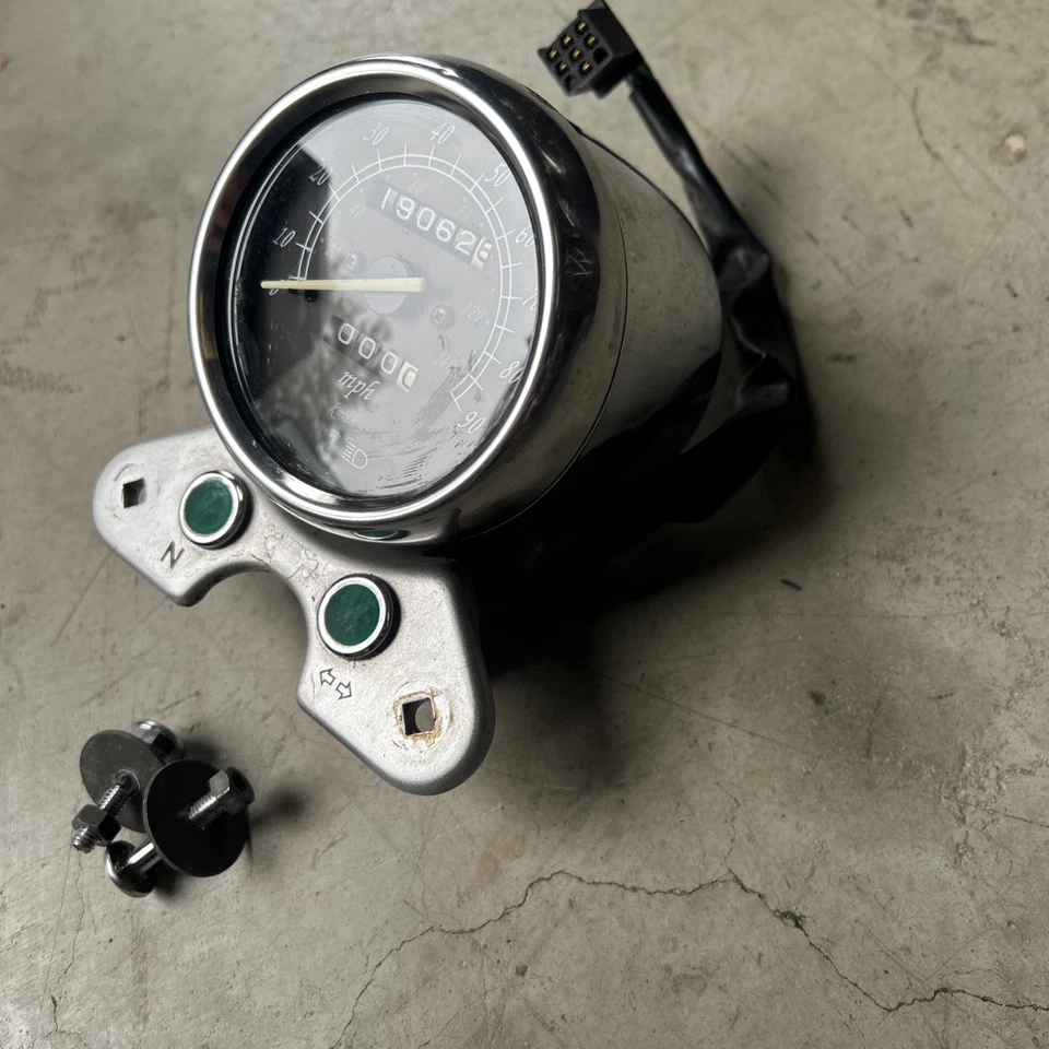 1999 - 2010 Suzuki GZ250 Speedometer Assembly Odometer With Hardware - Image 4 of 4