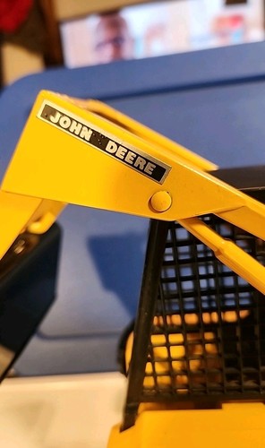 VTG~ERTL 1/16 SCALE~JOHN DEERE SKID STEER LOADER~SUPERB CONDIT~#569~YELLOW~USA! - Picture 14 of 21