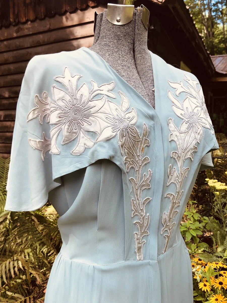 1940s light blue dress Special Occasion Vintage Dresses for Women for sale while the silhouette keeps catalogJan2024 The most perfect black Size:10 ½ B