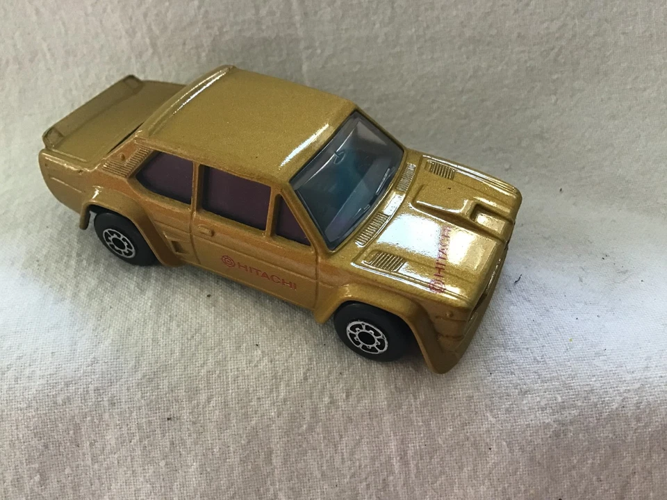 MATCHBOX EDICIÓN BÚLGARA SUPERRÁPIDA FIAT ABARTH GOLD 'HITACHI' Foto 2 de 4