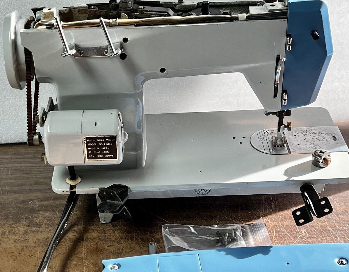 Vintage Used Dressmaker DeLuxe Zig-Zag S-3000 Sewing Machine Vintage Used Dressmaker DeLuxe Zig-Zag S-3000 Sewing Machine