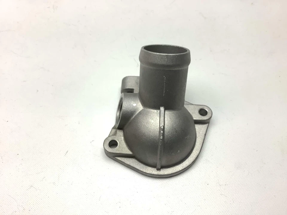 Piezas de salida de agua de refrigerante del motor 84822 Foto 3 de 4