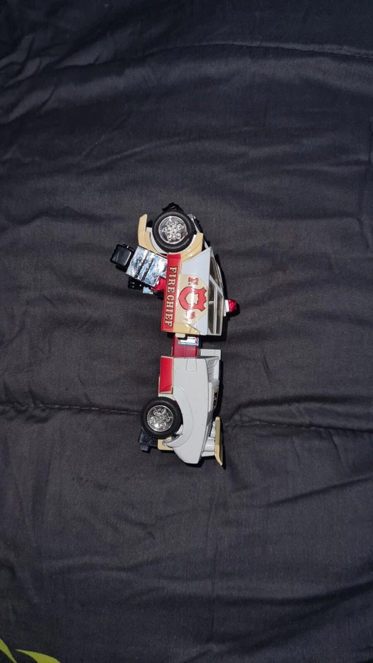 Vintage TRANSFORMERS G1 Autobot RED ALERT Fire Chief Lamborghini Takara 1982 - Image 2 of 4