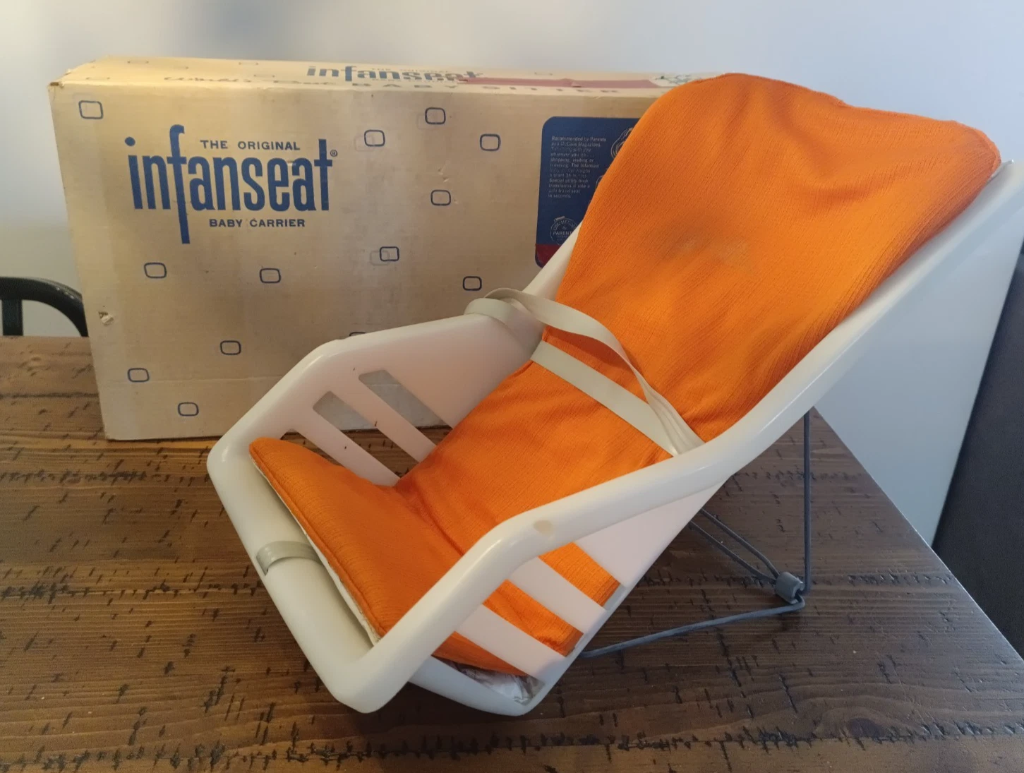 Vintage InfanSeat Snug-a-Bug Model 50 Baby Carrier w/ Box + Extra Covers MCM