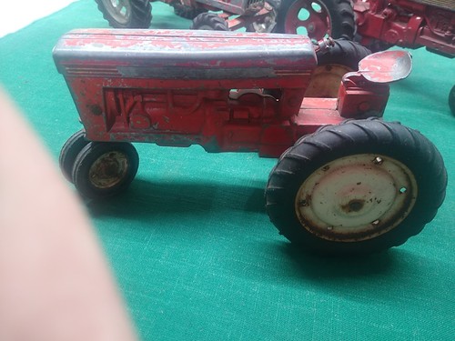 IH International Lot Of 5 1:16 Farm Tractors & Wagon For PARTS and Restoration - Picture 9 of 19