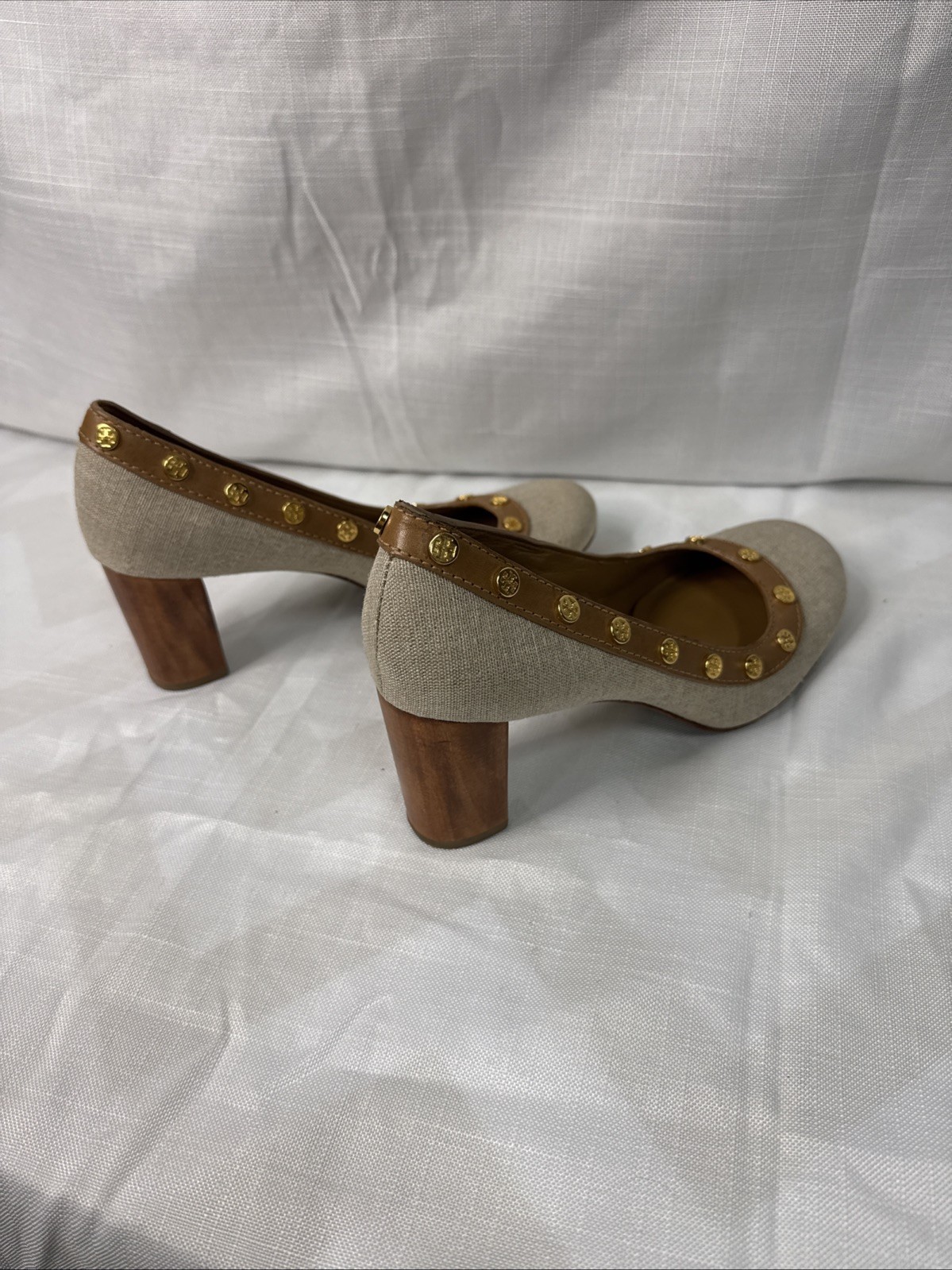 Tory Burch Pumps Heels Shoe Tan With Gold Studded Logo Sz 7 thumbnail 8