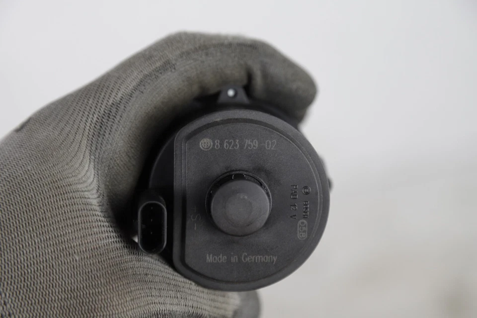 BMW 750i M550i G12 G30 2016-2019 motor 4,4 L refrigerante bomba de agua auxiliar OEM Foto 3 de 4