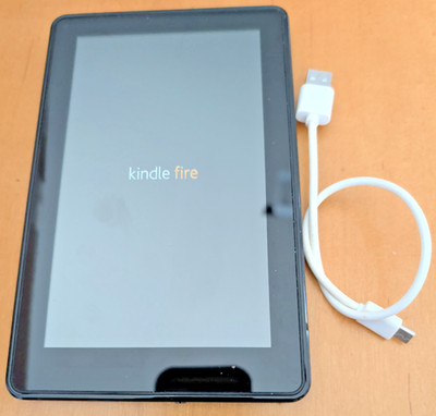 Amazon Kindle Fire 1st Generation, 7 Wi-Fi E-Reader Tablet D01400