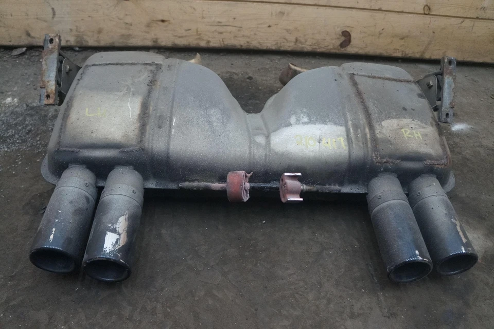 Silenciador de escape trasero tubo de escape 18107840790 OEM BMW M3 sedán E90 2008-11 Foto 2 de 3