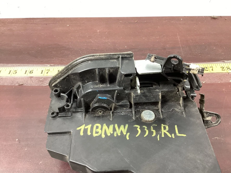 Actuador de bloqueo de pestillo de puerta del lado del conductor trasero izquierdo BMW 335I 2009-2016 7229459 OEM. Foto 3 de 4