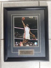 LeBron James #23 pies de la NBA: ARCHIVO DE FOTOS - Nike Zoom Soldier III - Think Pink 2009