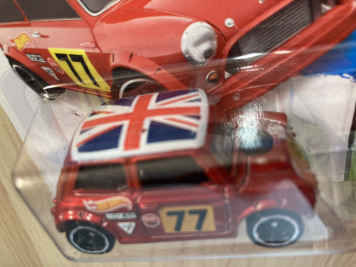 Hot wheels Morris Mini Cooper x 2 rare new on cards from 2014 - removable bodies - Picture 5 of 16