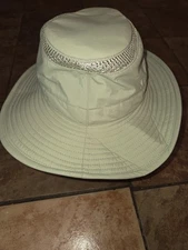 The Airflo Tilley Mesh Hat LTM5 Size 7-1/4 Nylon and Poly Mesh Green 