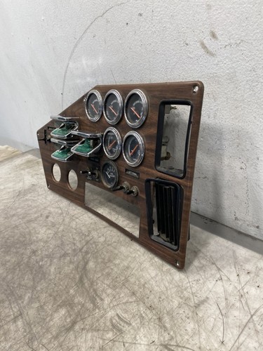 1997 Gauge Panel for Freightliner FLD120 (716-10357)