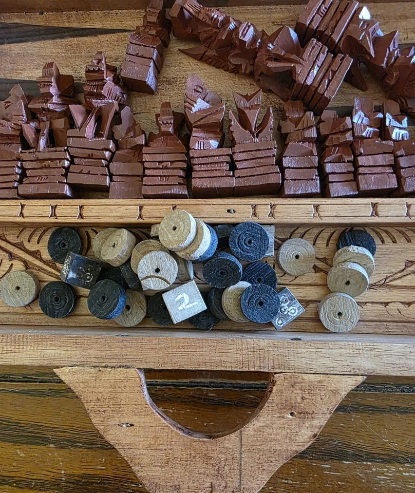 Tablero de ajedrez, backgammon, damas de colección madera tallada hecho a mano raro. Tamaño completo Foto 3 de 4