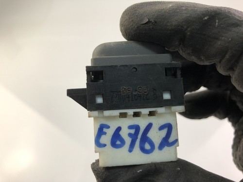 RENAULT CLIO II BB0/1/2, CB0/1/2 7700416412B Seat Heating Switch 2000 14532945 - Picture 4 of 4