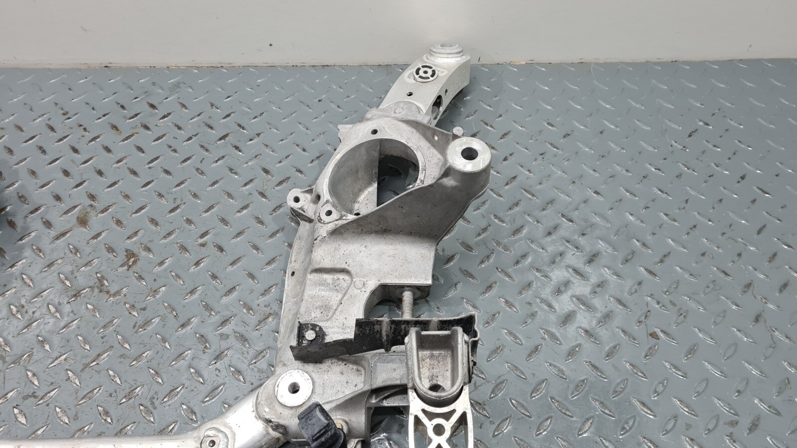 BMW 5 SERIES G30 G31 FRONT SUBFRAME AXLE SUPPORT 6859493 for sale 