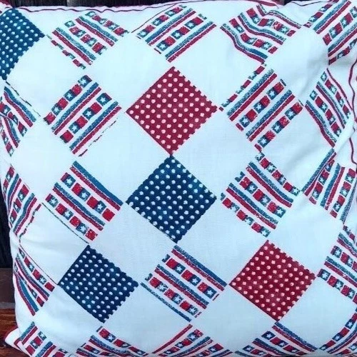 Подушка с патриотическим акцентом для лучших домов и садов красно-бело-синяя 17x17 Америка - Изображение 2 из 4