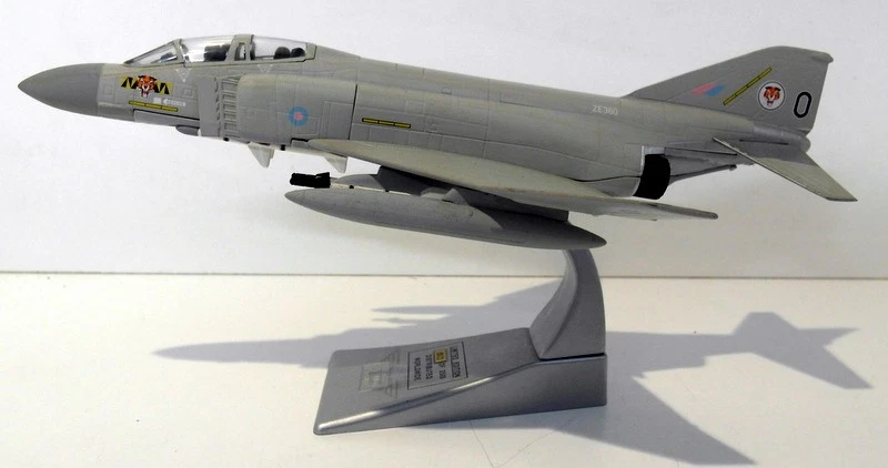 Corgi 1/72 Scale Diecast AA33210 McDonnell Phantom F-4J F.MK.3 ZE360 74 Sqn 1986 - Image 4 of 4