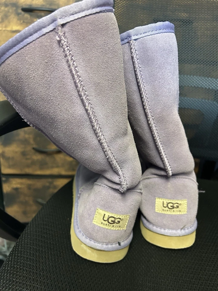 Botas curtas femininas clássicas roxas UGG Australia 10 - Imagem 2 de 4