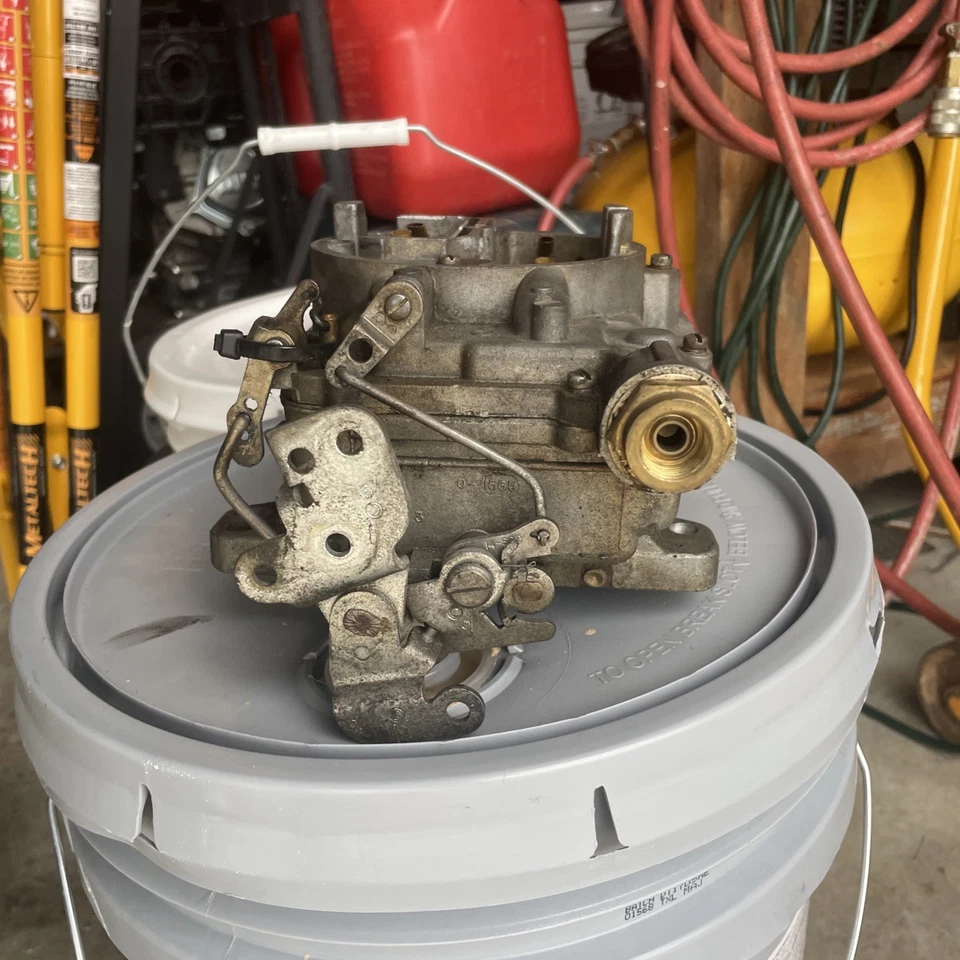 Оригинальный карбюратор 1966 Pontiac Bonneville с двигателем 389 - Изображение 2 из 4