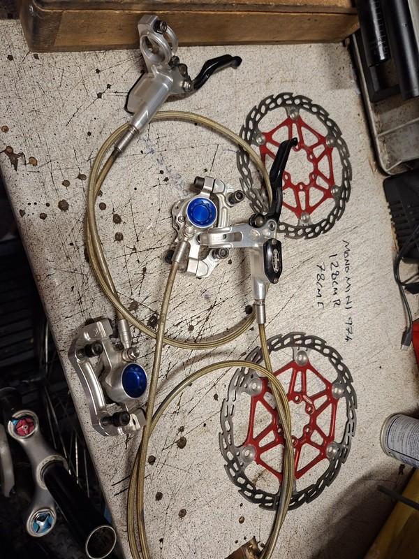 HOPE MONO MINI HYDRAULIC BRAKESET WITH ROTORS VGC TOP QUALITY UK MADE BRAKESET..