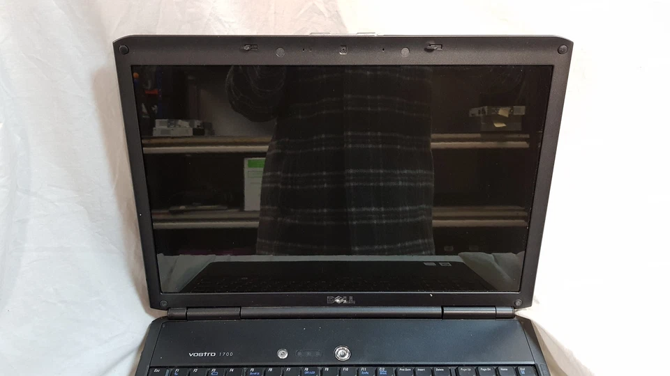 Dell vostro 1700 17" Laptop Intel Core 2 Duo 4GB 2x 80GB, NO OS - Image 4 of 4