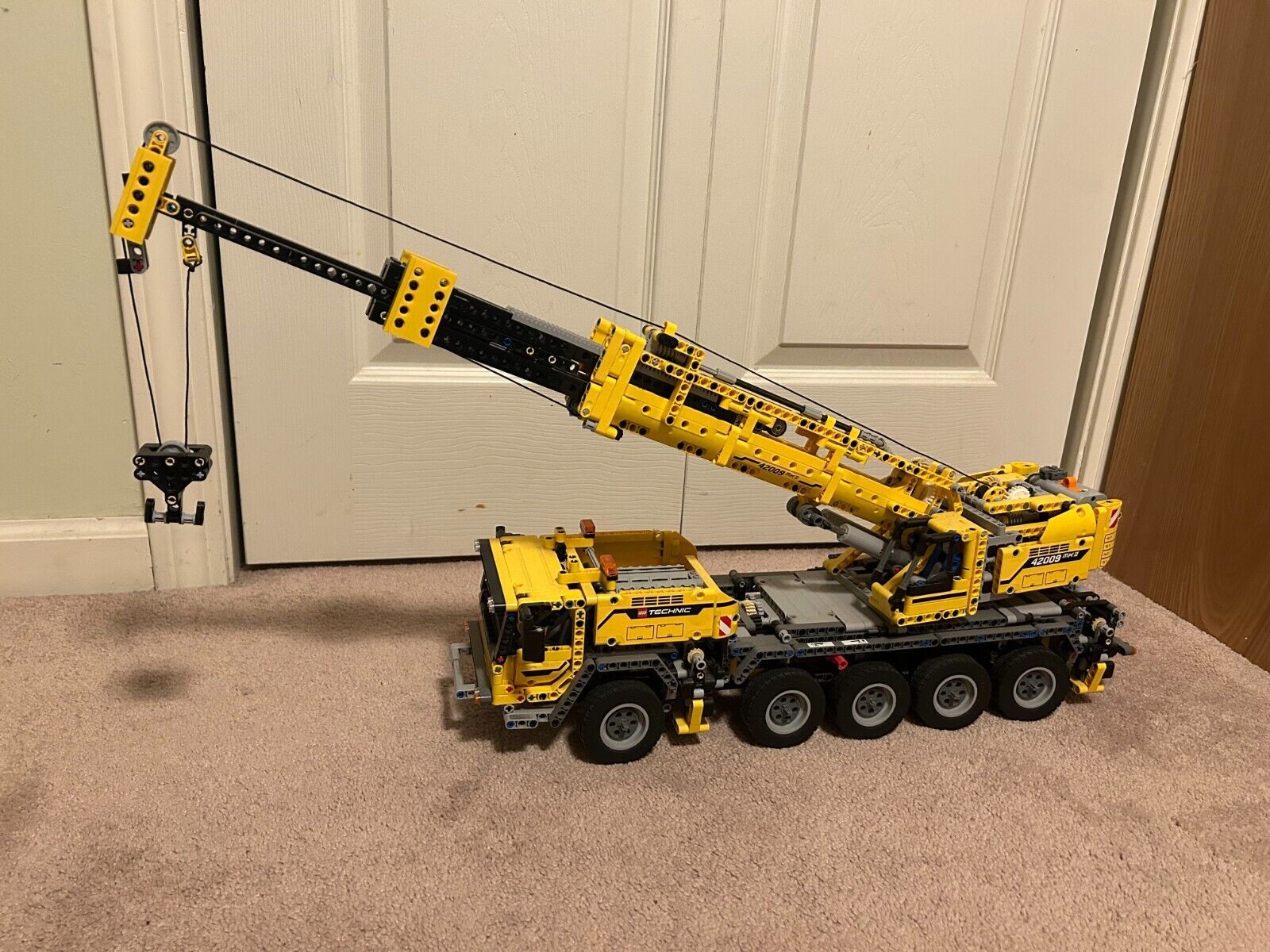 LEGO TECHNIC: Mobile Crane MK II (42009)