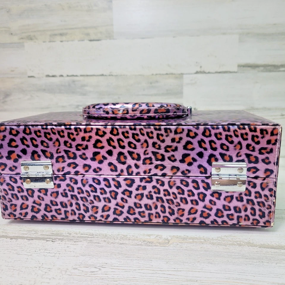 Винтажный OPI лак для ногтей леопард Traincase ВИНТАЖНЫЙ РЕДКИЙ розовый с гепардовым принтом - Изображение 3 из 4