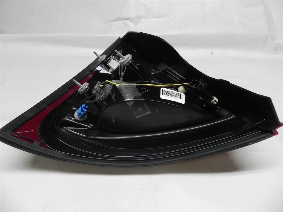 2004-2008 PONTIAC GRAND PRIX RIGHT TAIL LIGHT LENS ASSEMBLY NOS OEM GM #15212482 - Imagem 2 de 4