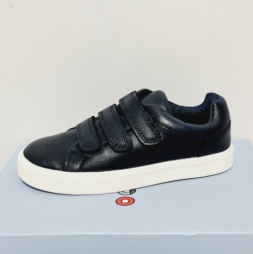 clarks navy trainers