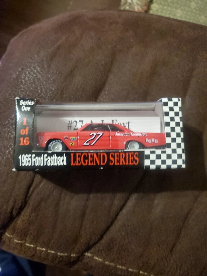 Ford Sheraton Thompson 1965 AJ Foyt #27 NASCAR 1/64 acción Foto 2 de 4